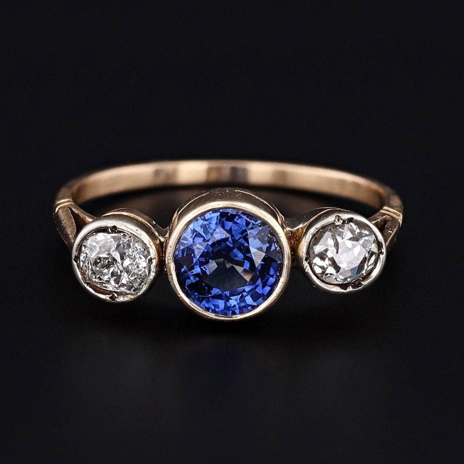 Antique Sapphire & Diamond Ring of 14k Gold