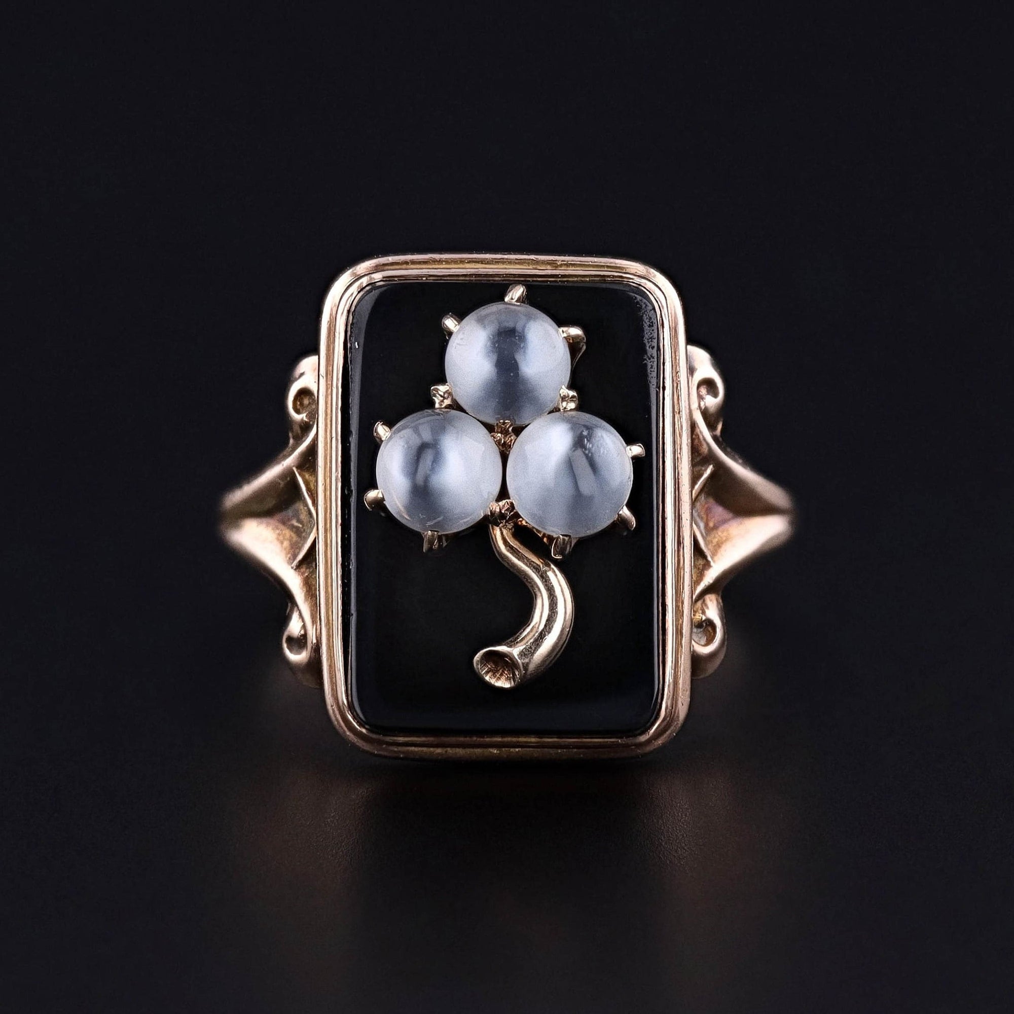 Antique Moonstone and Onyx Ring of 10k Gold