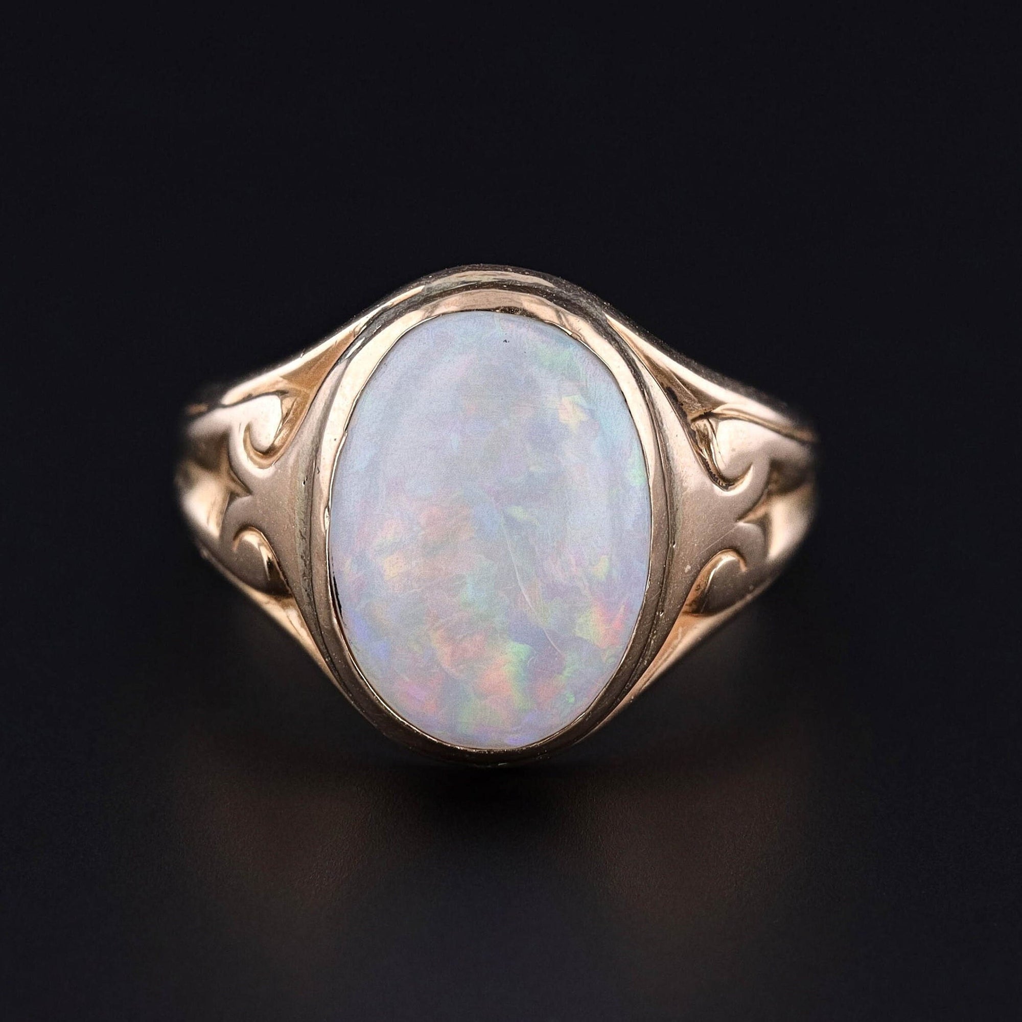 Antique Opal Ring of 14k Gold