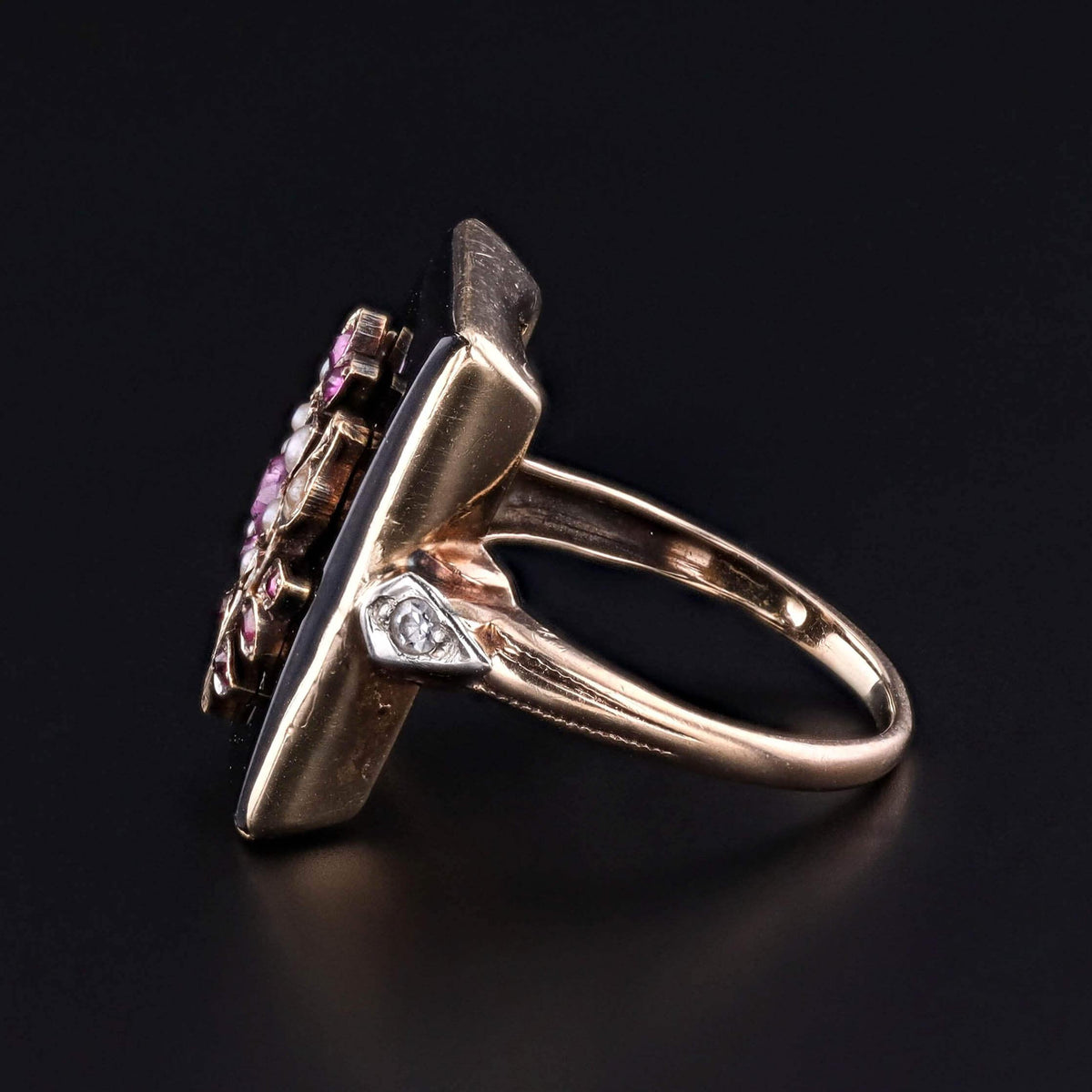 Antique Onyx Flower Ring of 10k Gold