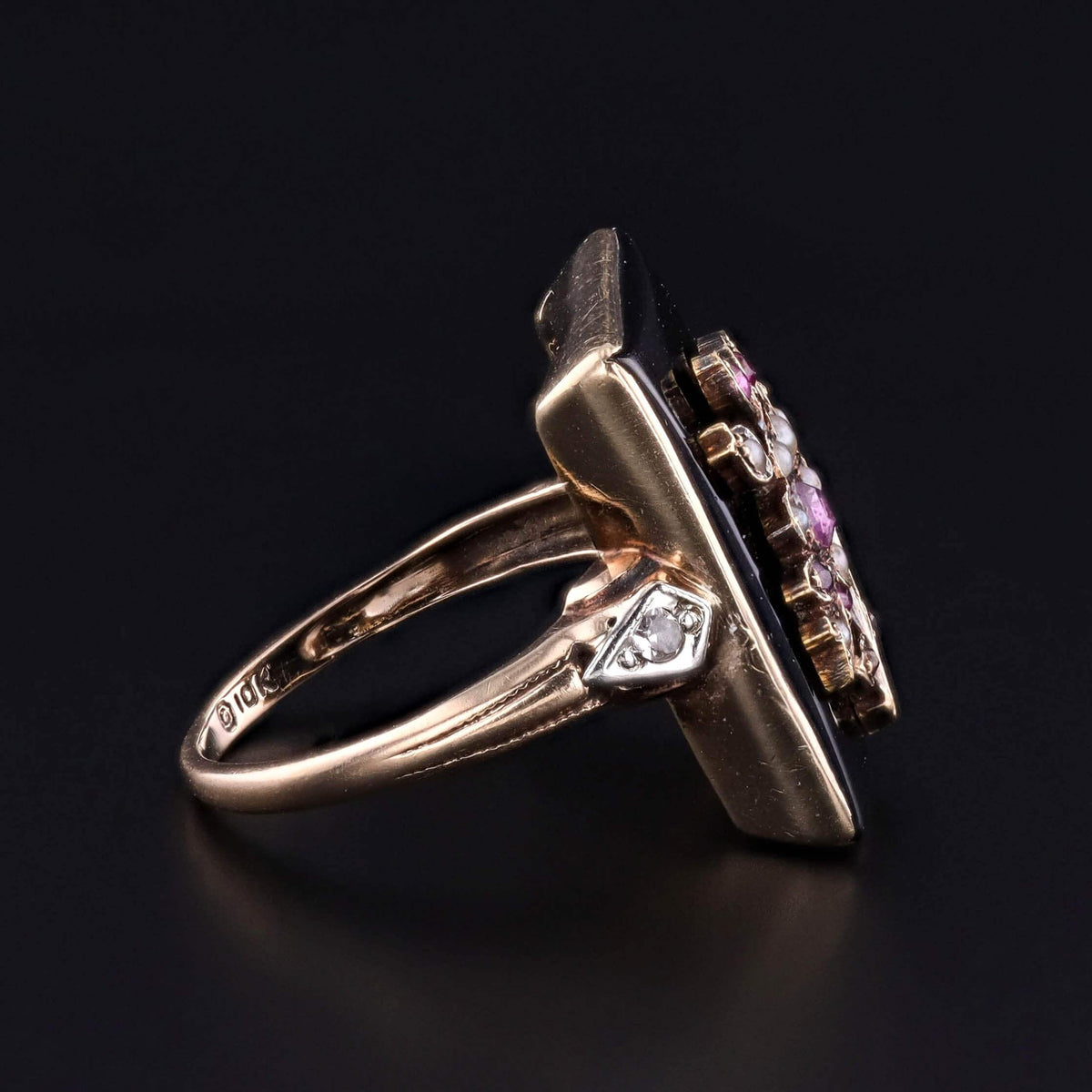 Antique Onyx Flower Ring of 10k Gold