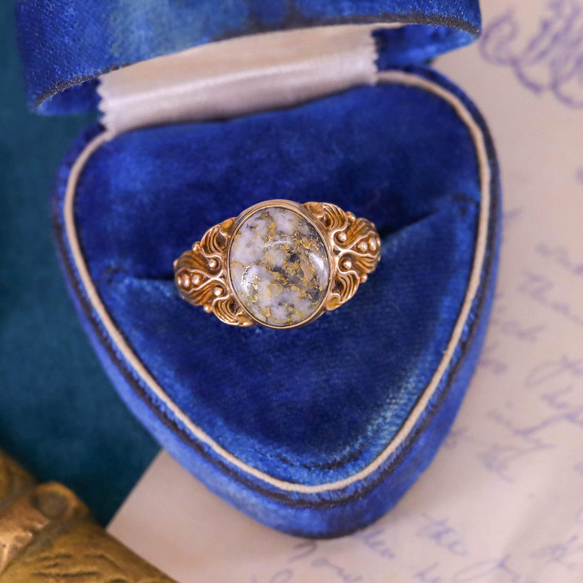 Antique Gold Quartz Signate Ring of 10k Gold