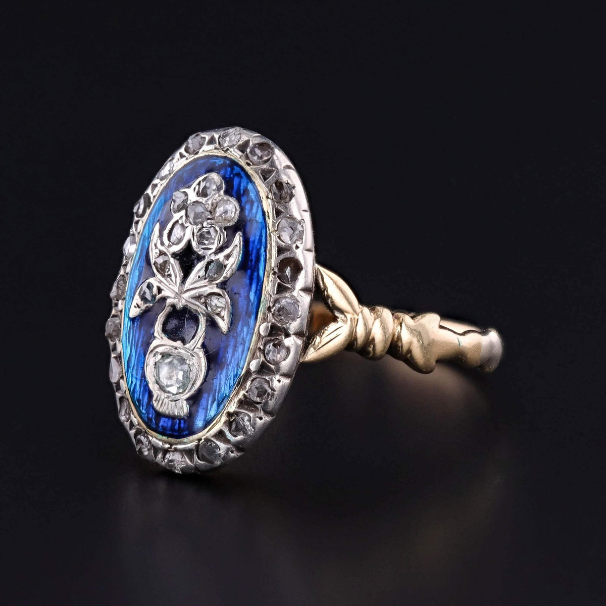Antique Diamond Flower and Enamel Ring of 18k Gold