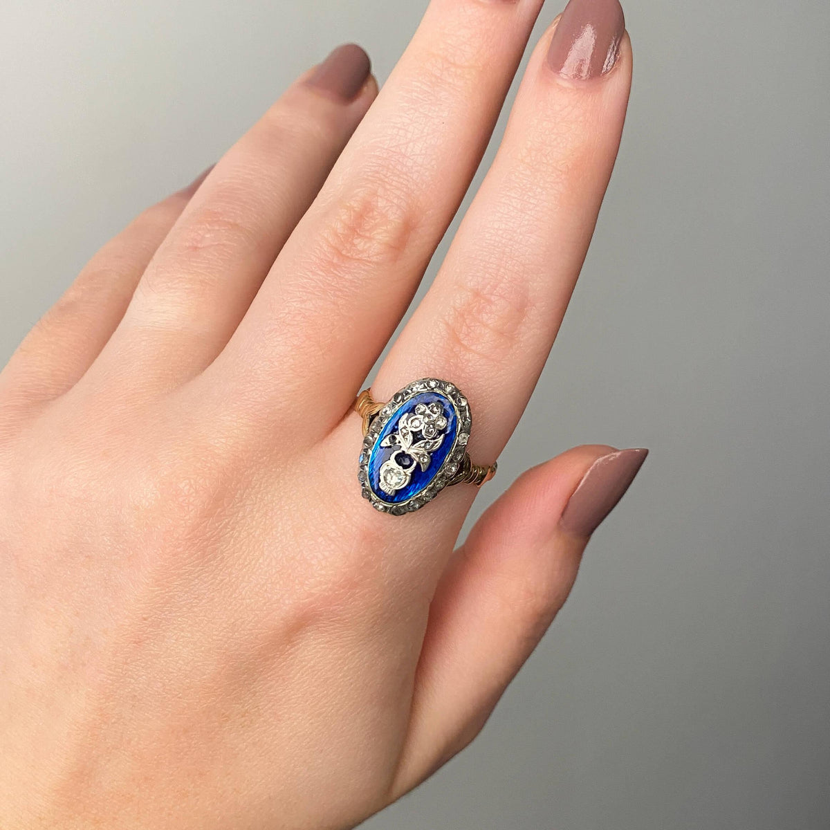Antique Diamond Flower and Enamel Ring of 18k Gold