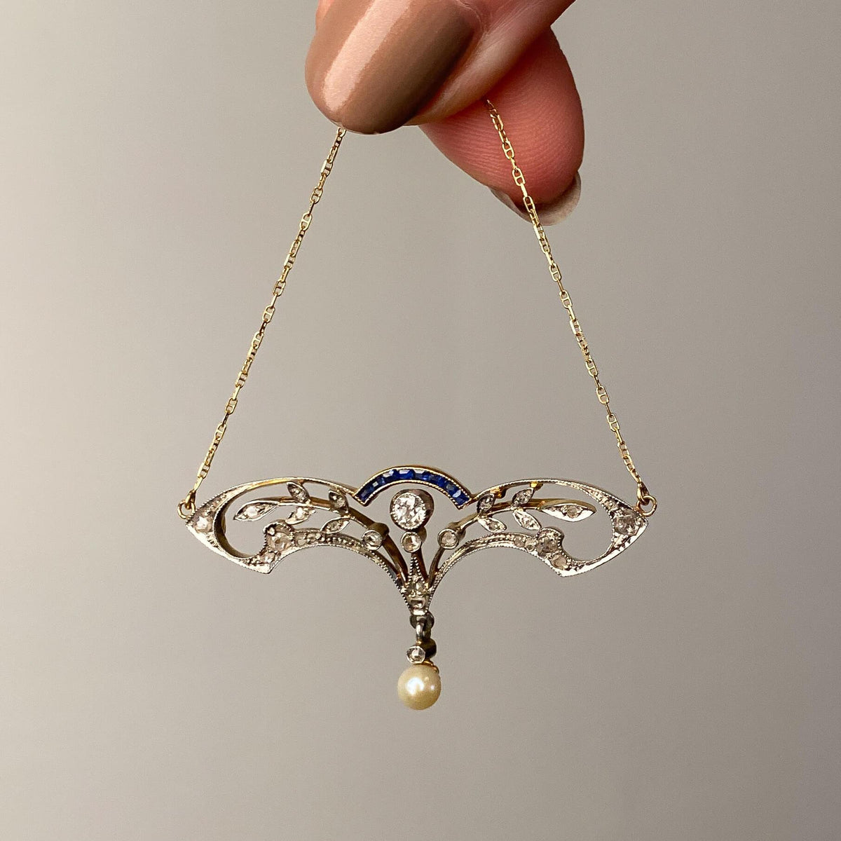 Antique Pearl and Sapphire Necklace of 18k Gold
