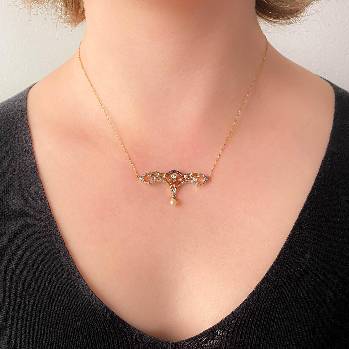 Antique Pearl and Sapphire Necklace of 18k Gold