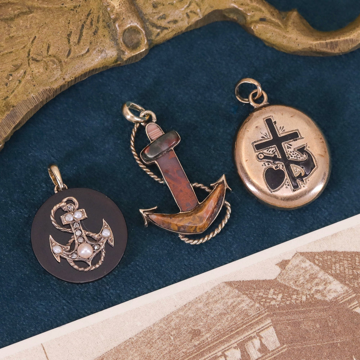 Antique Agate Anchor Pendant of 9ct Gold - Trademark Antiques