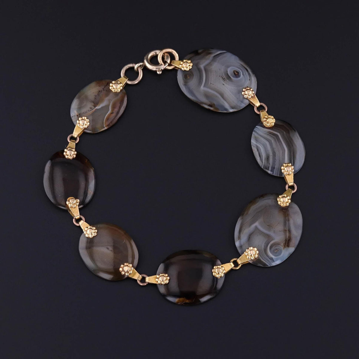Antique Agate Bracelet of 18k Gold - Trademark Antiques