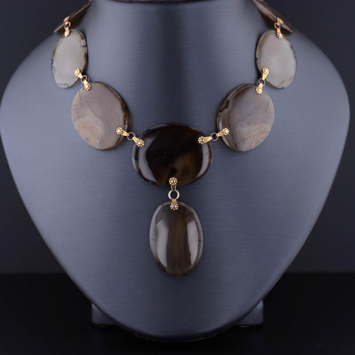 Antique Agate Bracelet of 18k Gold - Trademark Antiques