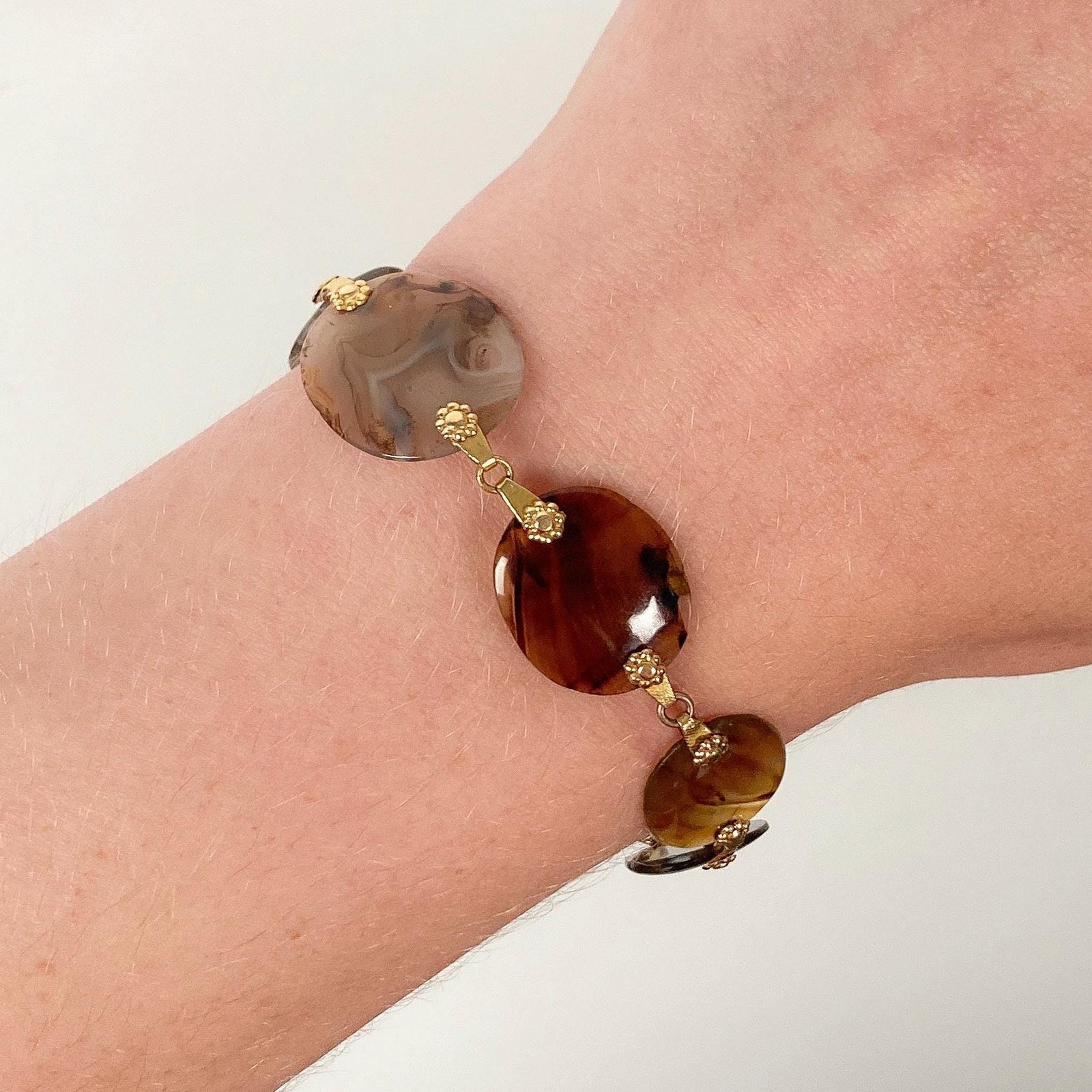 Antique Agate Bracelet of 18k Gold - Trademark Antiques