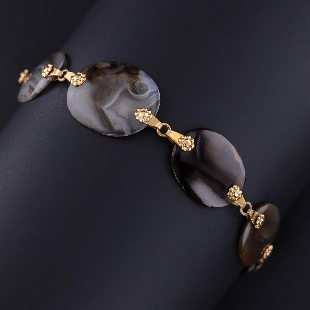Antique Agate Necklace of 18k Gold - Trademark Antiques