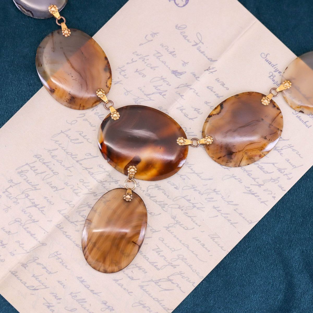 Antique Agate Necklace of 18k Gold - Trademark Antiques