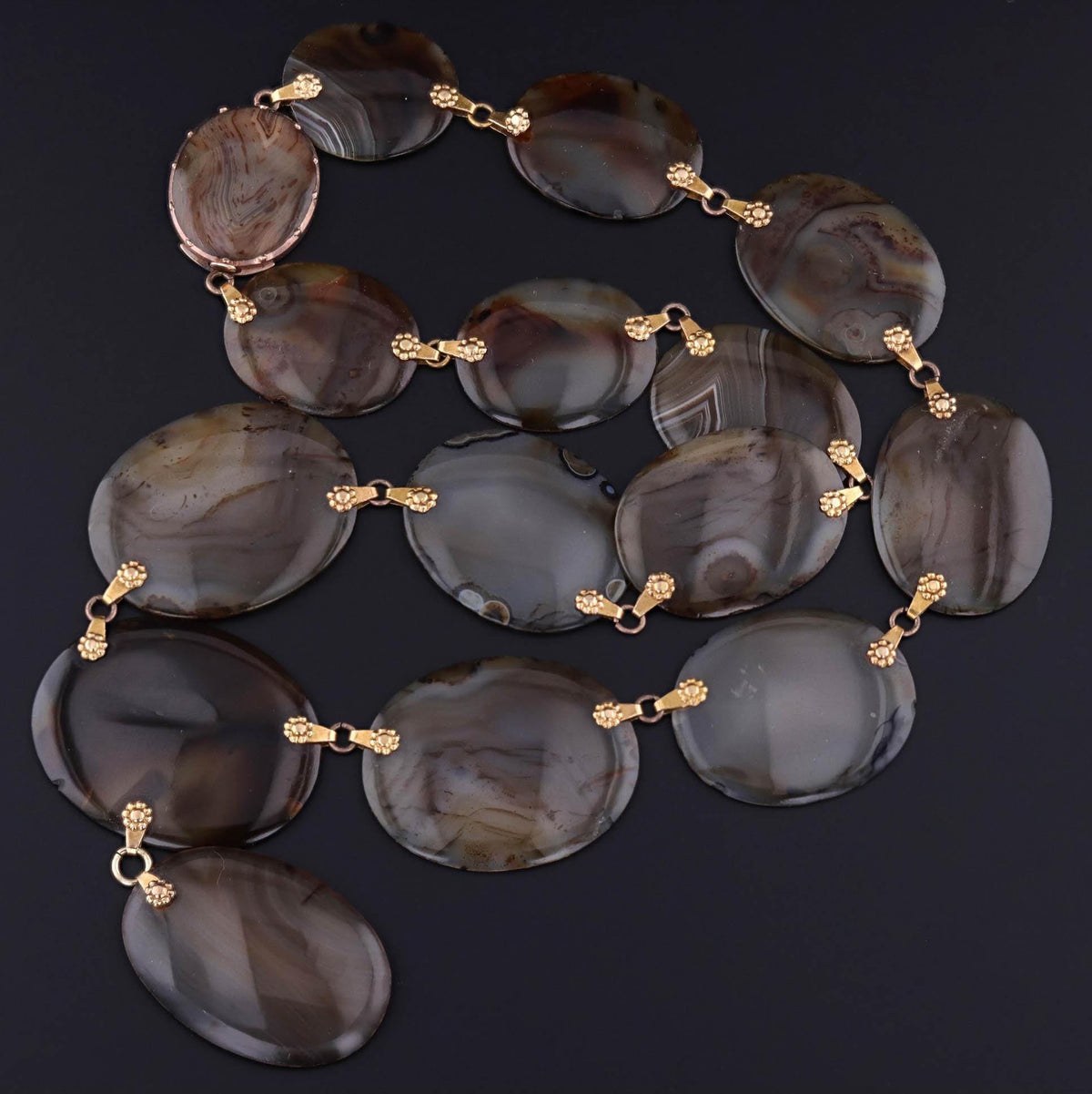 Antique Agate Necklace of 18k Gold - Trademark Antiques