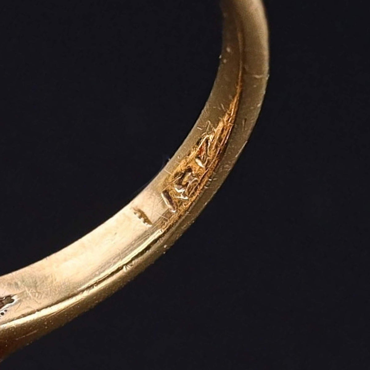 Antique Amethyst and Diamond Ring of 18k Gold and Platinum - Trademark Antiques