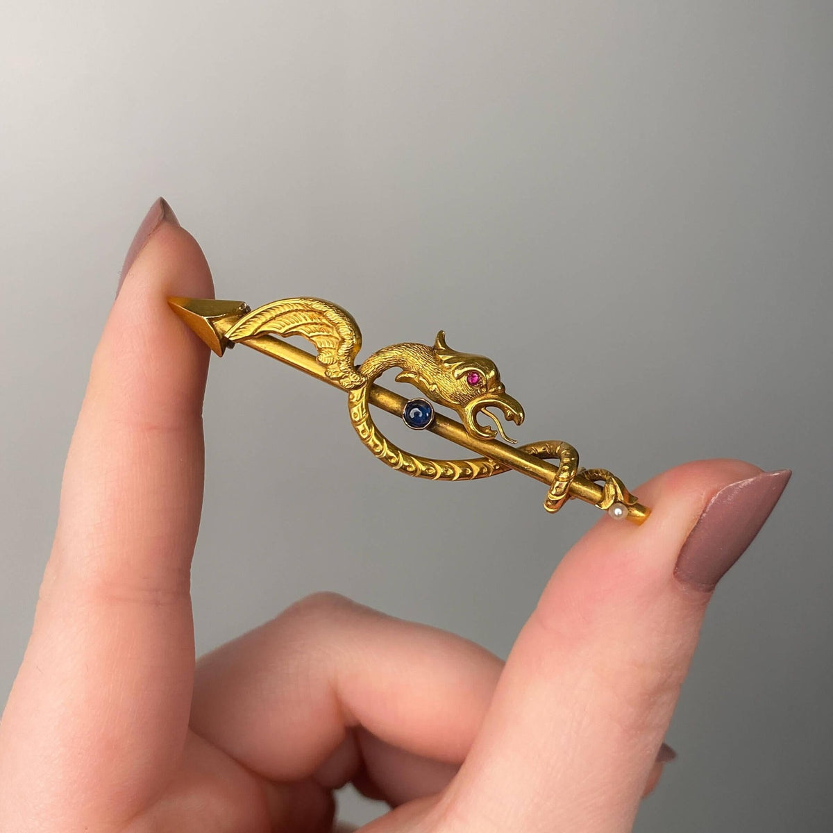 Antique Basilisk Arrow Brooch of 18k Gold - Trademark Antiques