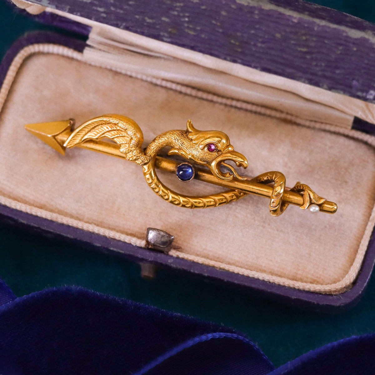 Antique Basilisk Arrow Brooch of 18k Gold - Trademark Antiques