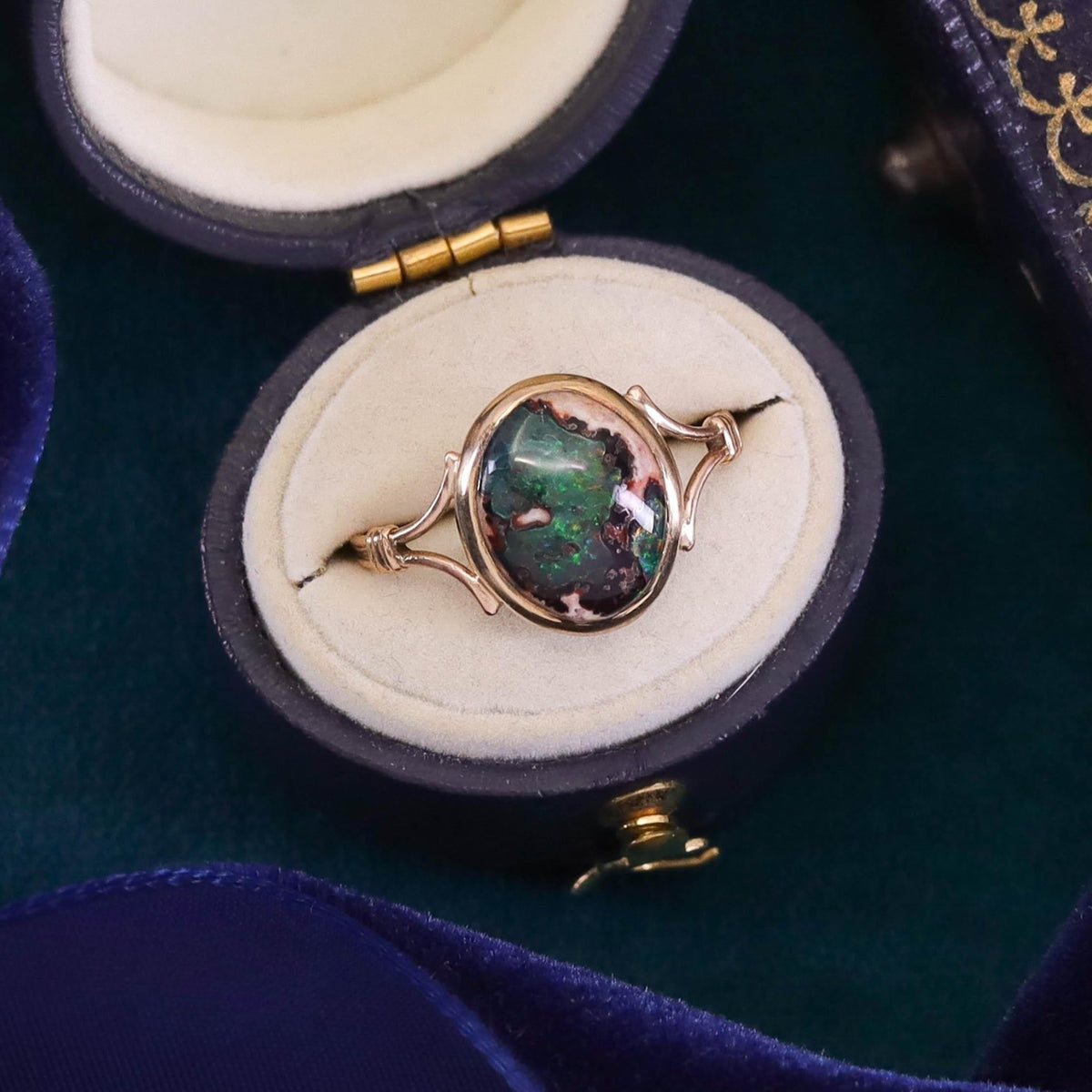 Antique Boulder Opal Ring of 18k Gold - Trademark Antiques