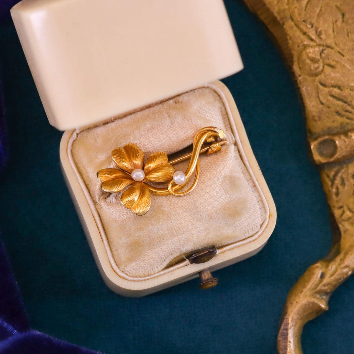 Antique Clover Pin of 14k Gold - Trademark Antiques