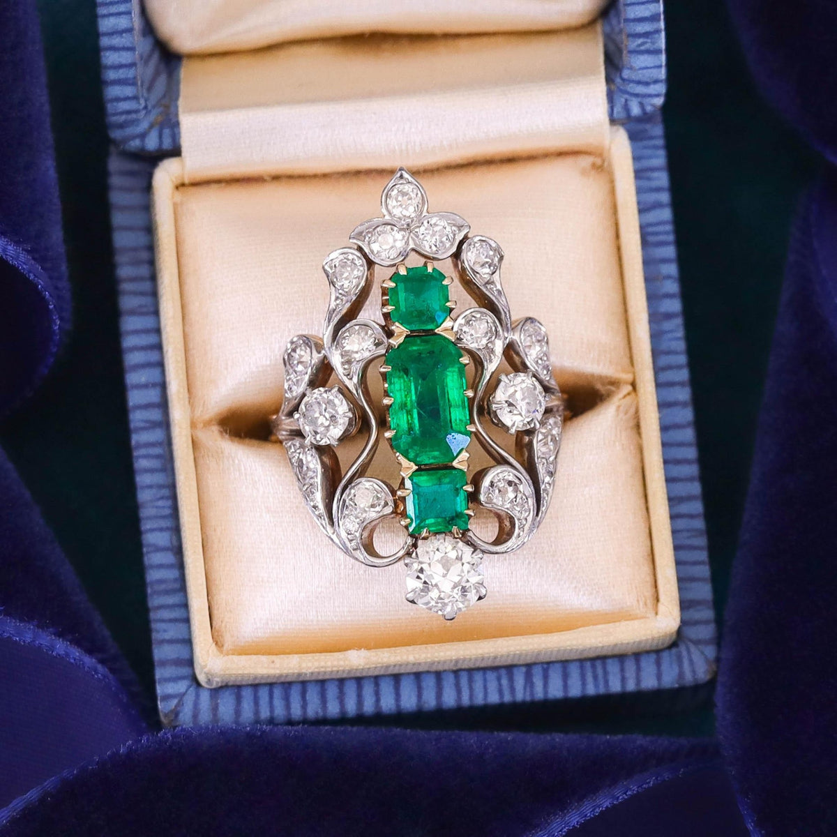 Antique Columbian Emerald and Diamond Ring of 18k Gold and Platinum - GIA Cert - Trademark Antiques