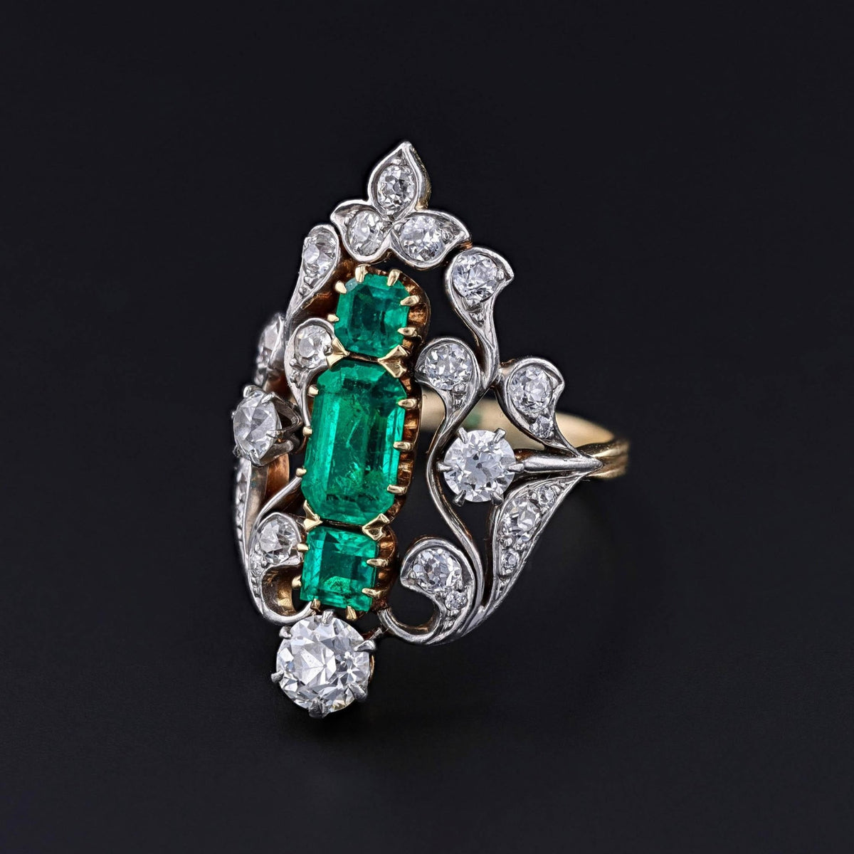 Antique Columbian Emerald and Diamond Ring of 18k Gold and Platinum - GIA Cert - Trademark Antiques