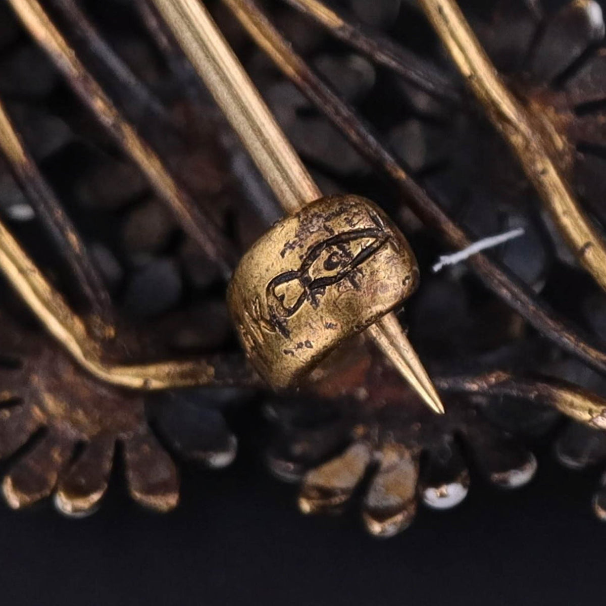 Antique Daisy Brooch of 14k Gold - Trademark Antiques