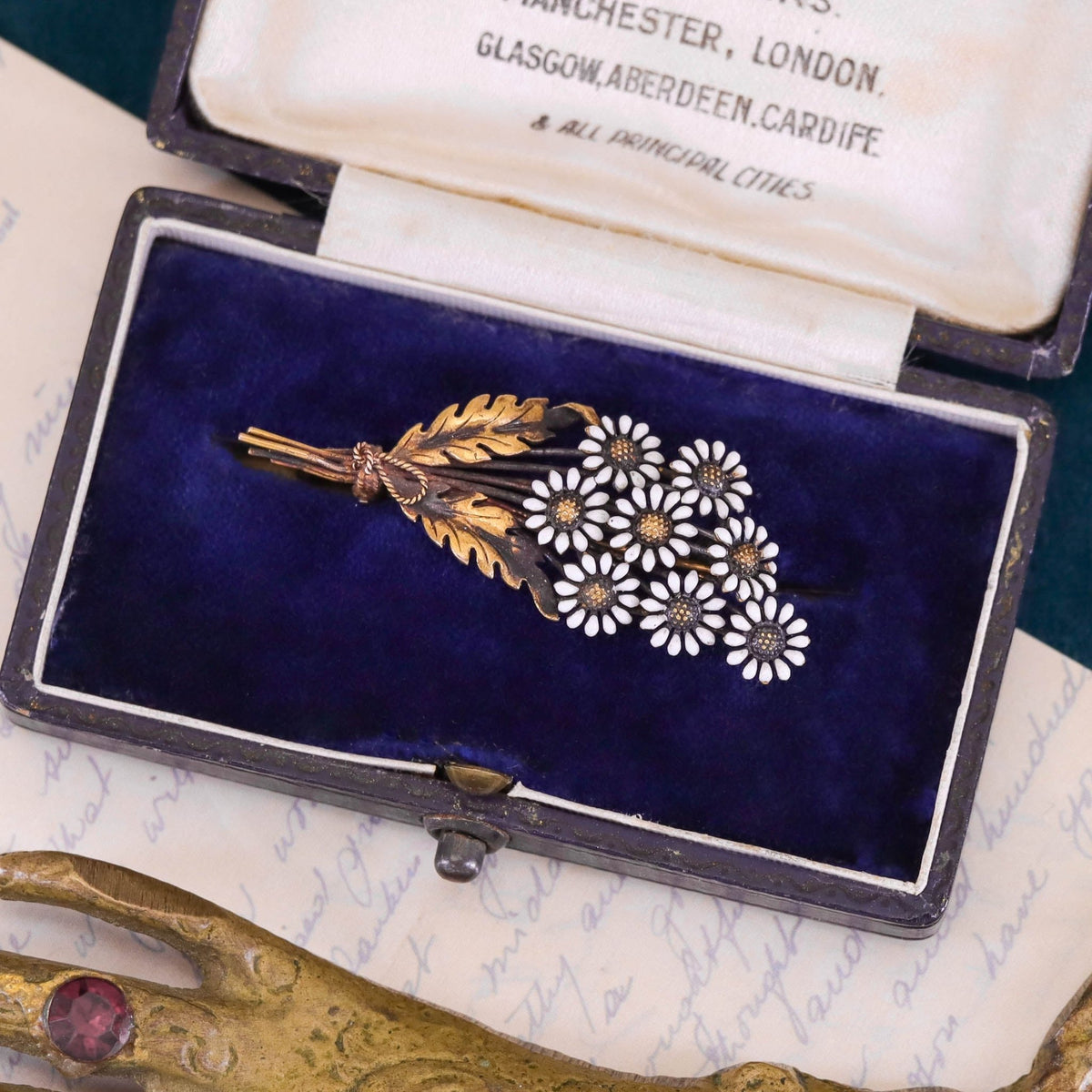 Antique Daisy Brooch of 14k Gold - Trademark Antiques