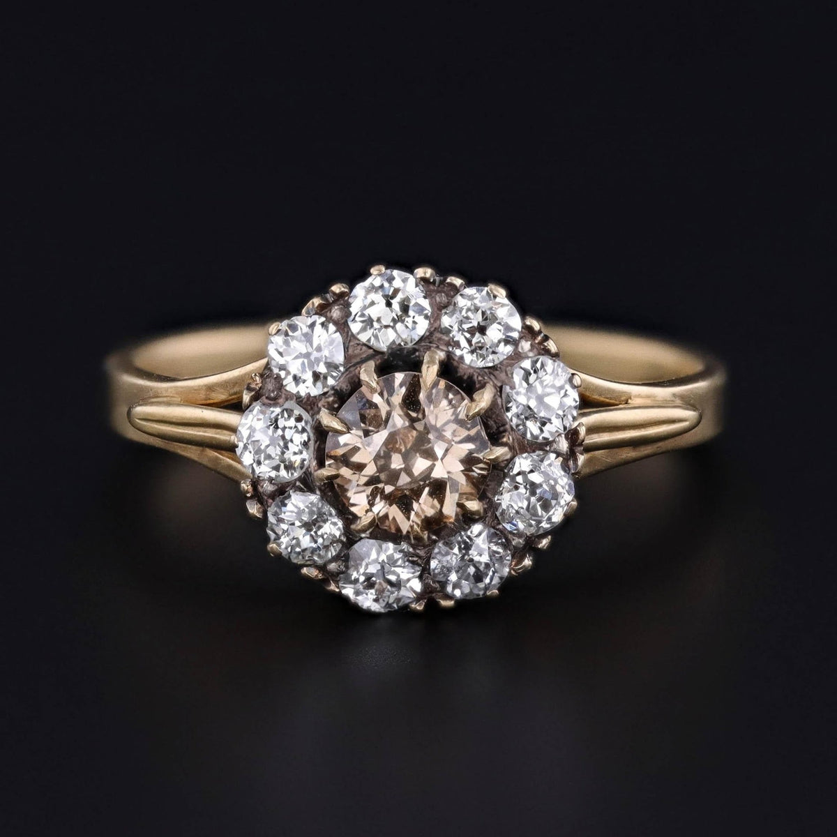 Antique Diamond Cluster Ring of 18k Gold - Trademark Antiques