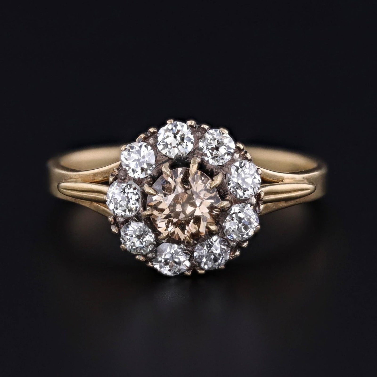 Antique Diamond Cluster Ring of 18k Gold - Trademark Antiques