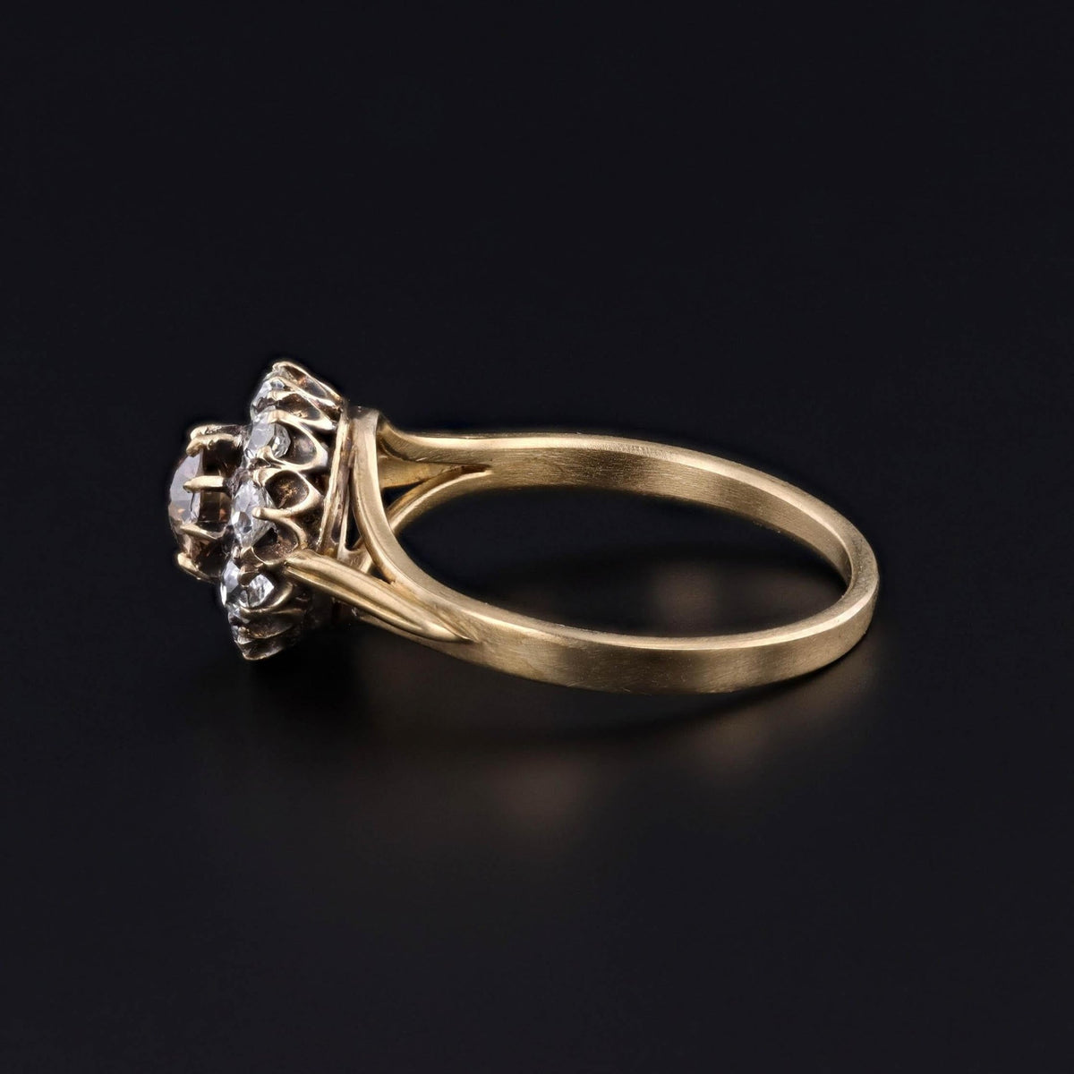 Antique Diamond Cluster Ring of 18k Gold - Trademark Antiques