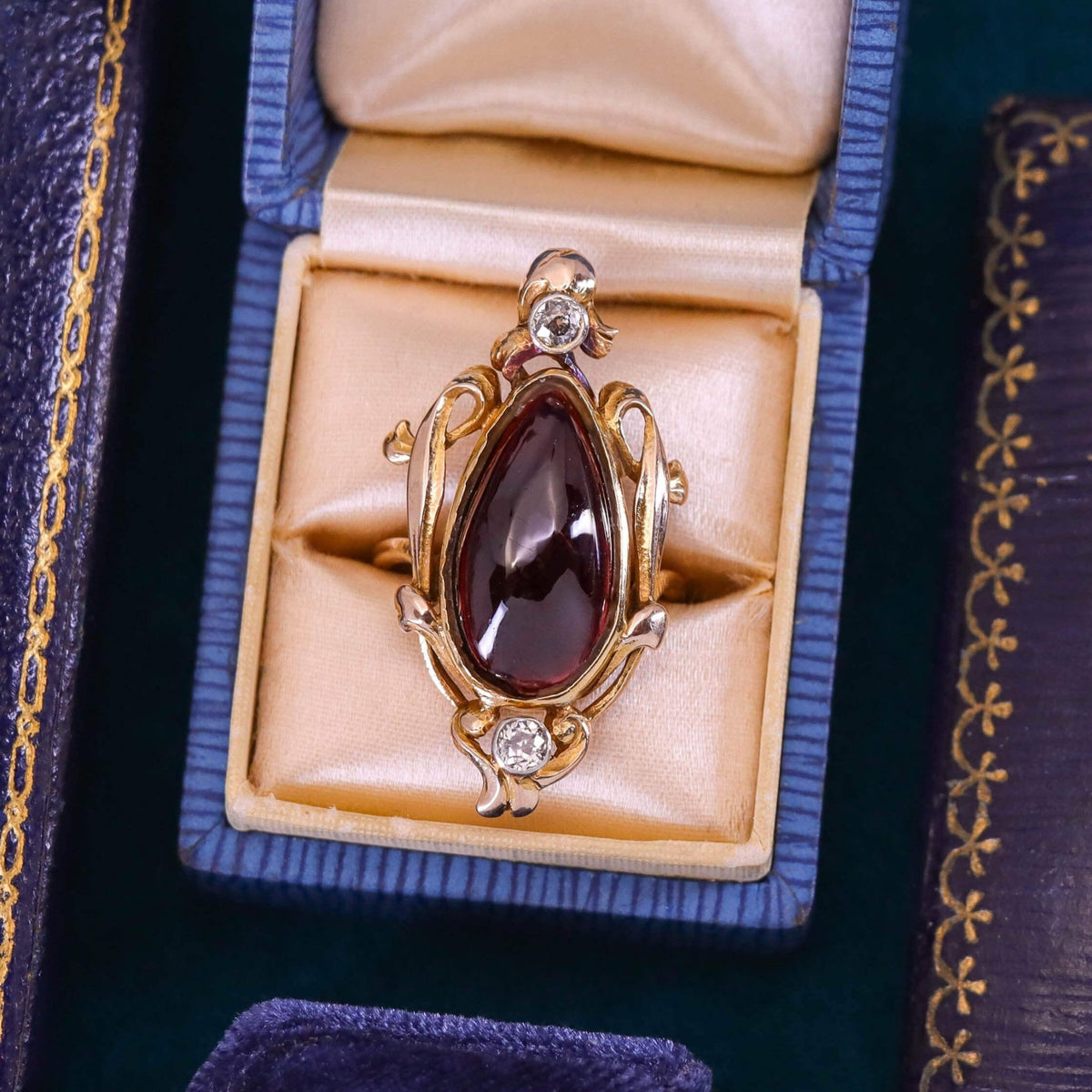 Antique Garnet and Diamond Ring of 14k Gold - Trademark Antiques