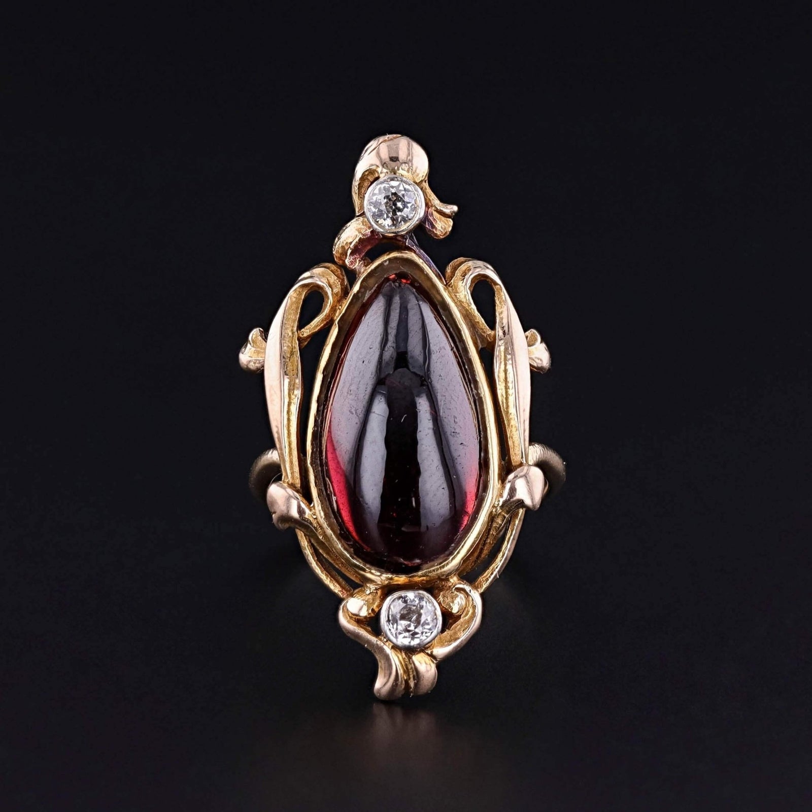 Antique Garnet and Diamond Ring of 14k Gold - Trademark Antiques
