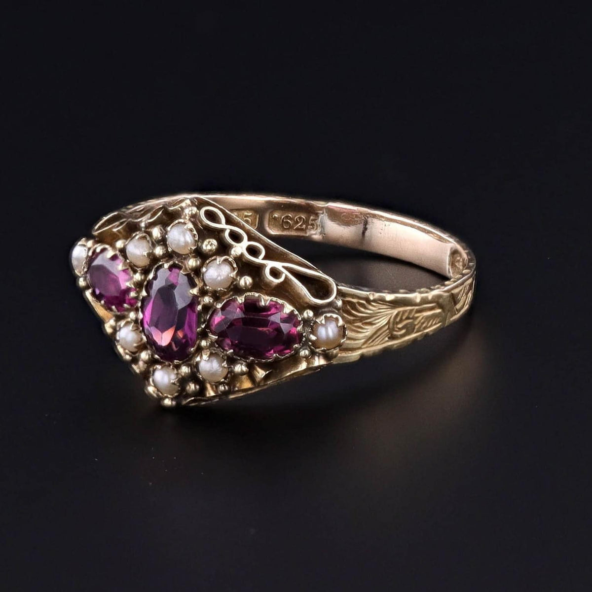 Antique Garnet &amp; Pearl Ring of 15ct Gold - Trademark Antiques