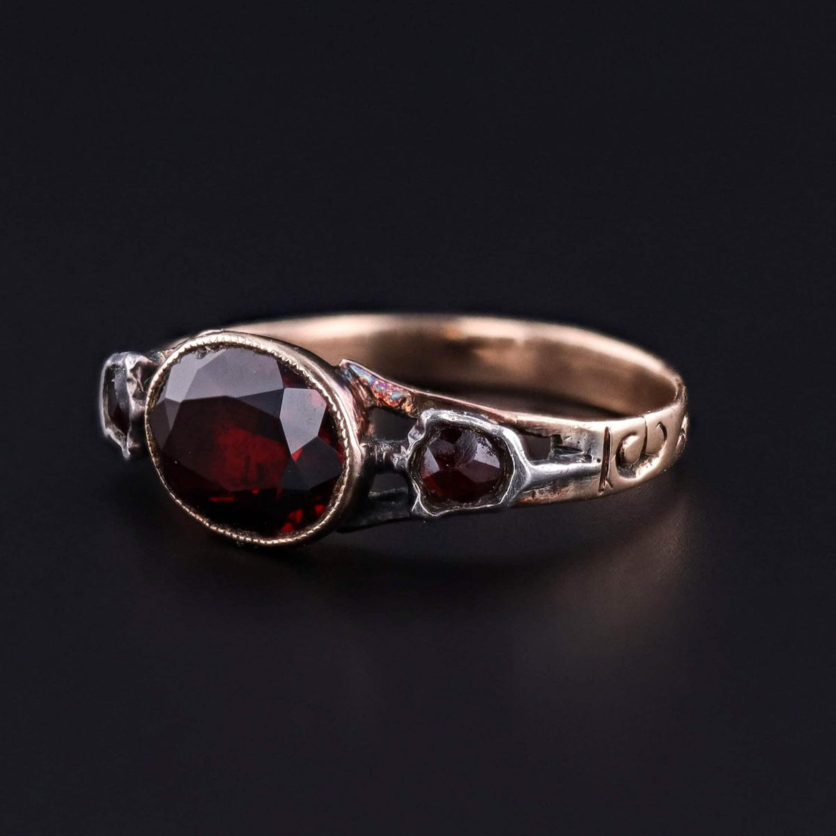 Antique Garnet Ring of 14k Gold - Trademark Antiques