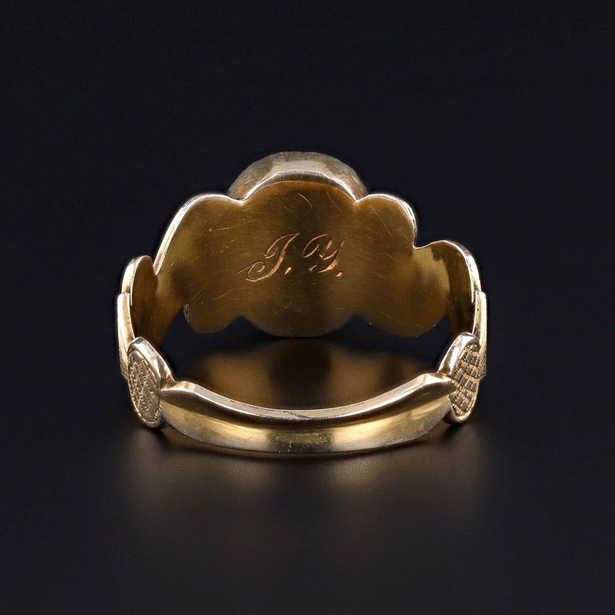 Antique Garnet Ring of 9ct Gold - Trademark Antiques