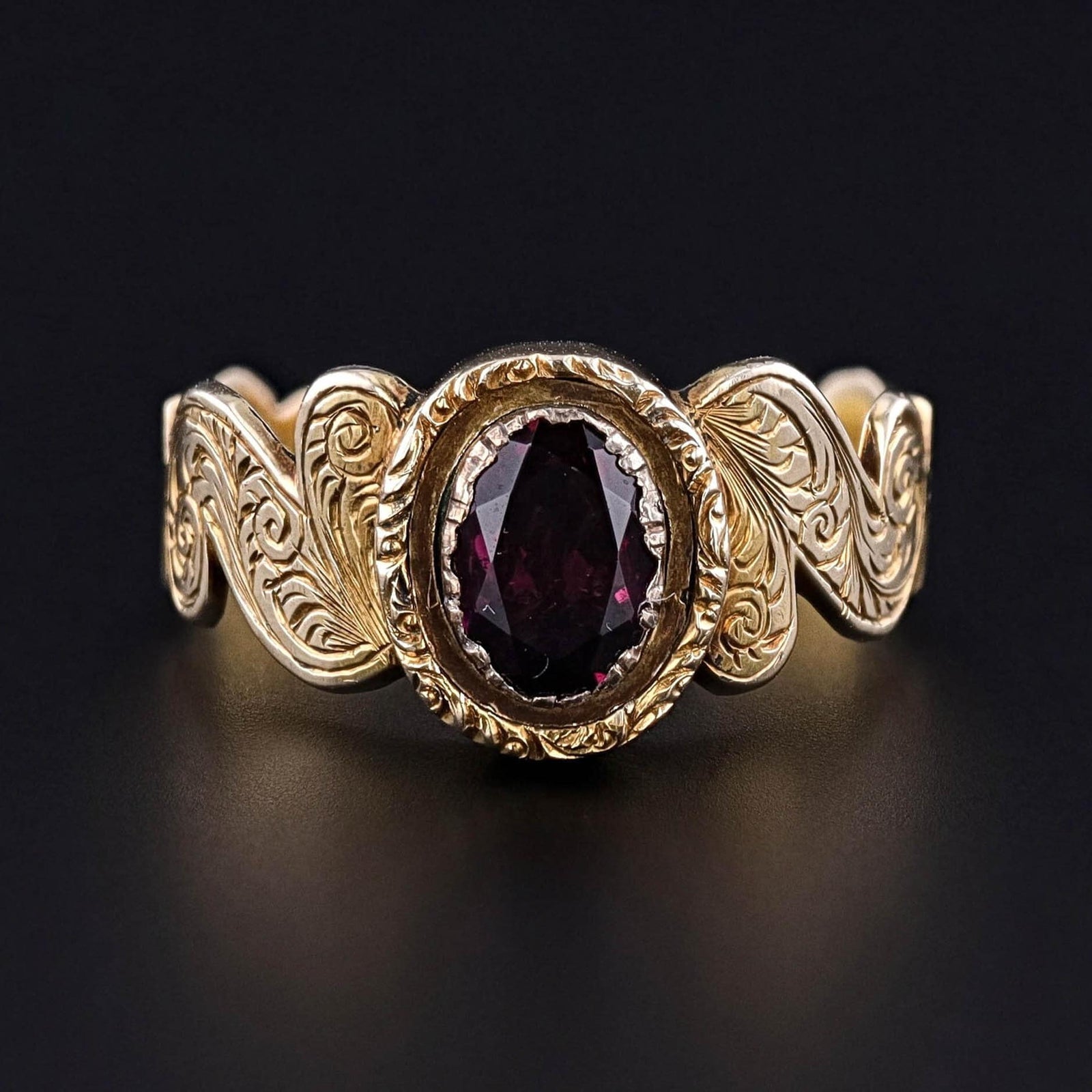 Antique Garnet Ring of 9ct Gold - Trademark Antiques