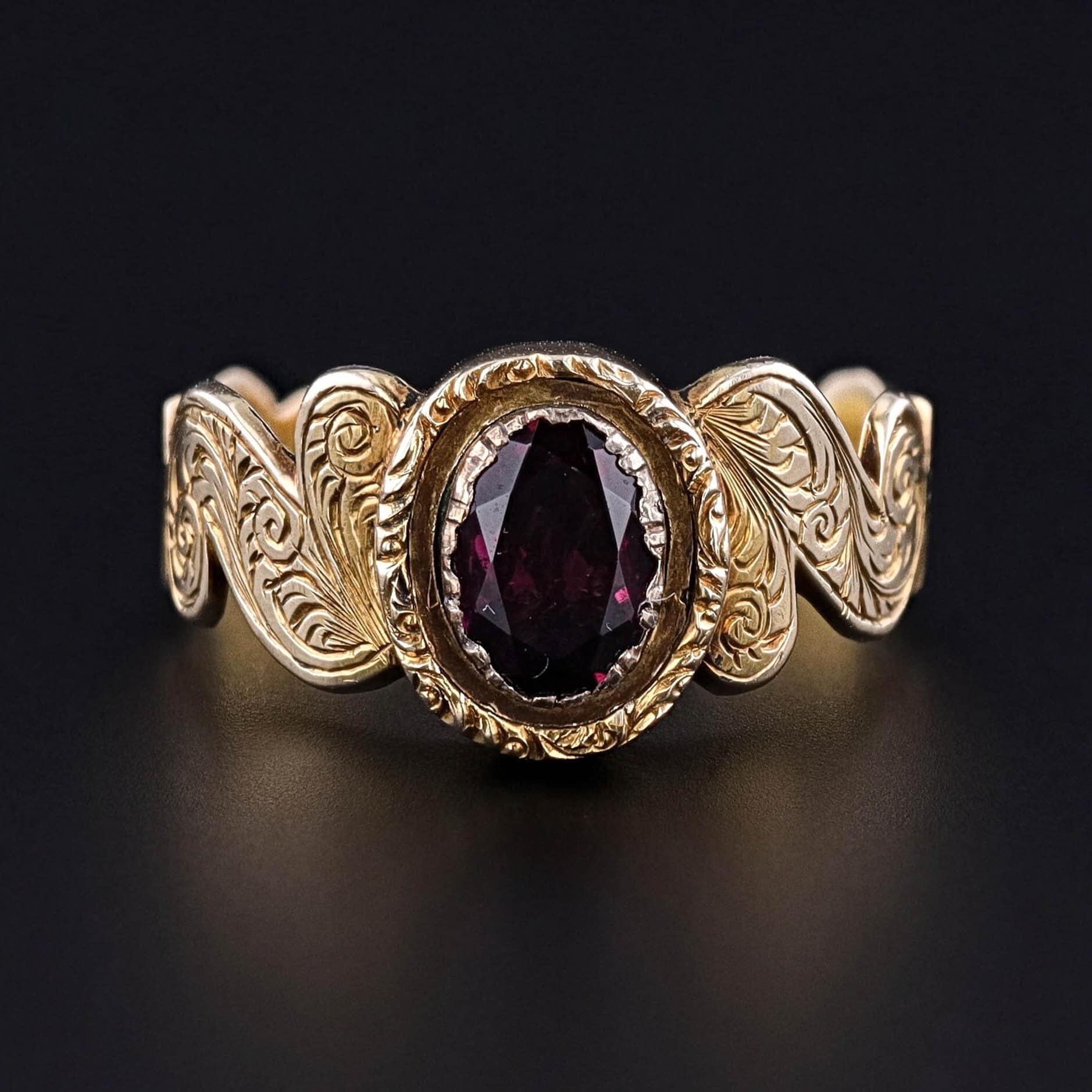 Antique Garnet Ring of 9ct Gold - Trademark Antiques
