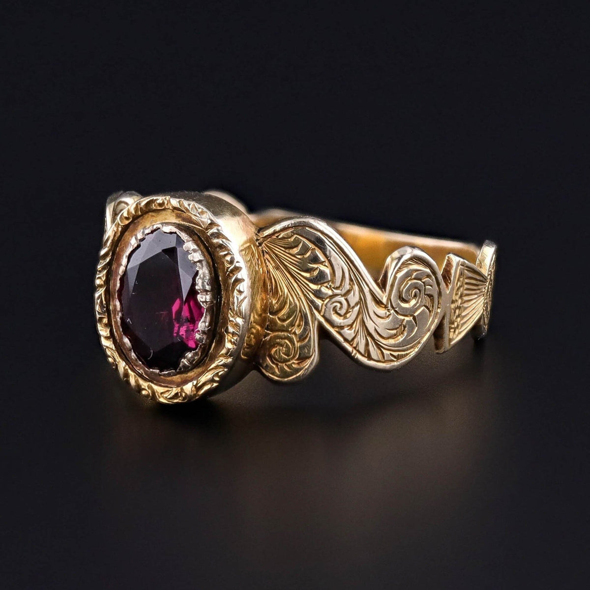 Antique Garnet Ring of 9ct Gold - Trademark Antiques