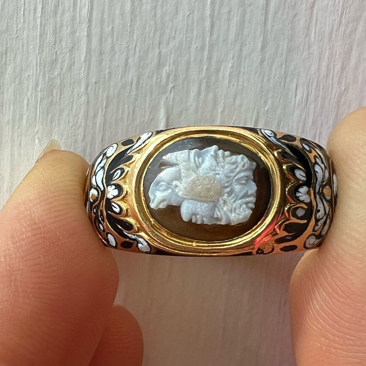 Antique Gryllos Cameo Ring of 18k Gold - Trademark Antiques