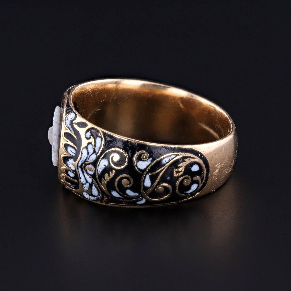 Antique Gryllos Cameo Ring of 18k Gold - Trademark Antiques