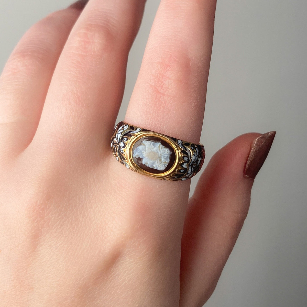 Antique Gryllos Cameo Ring of 18k Gold - Trademark Antiques