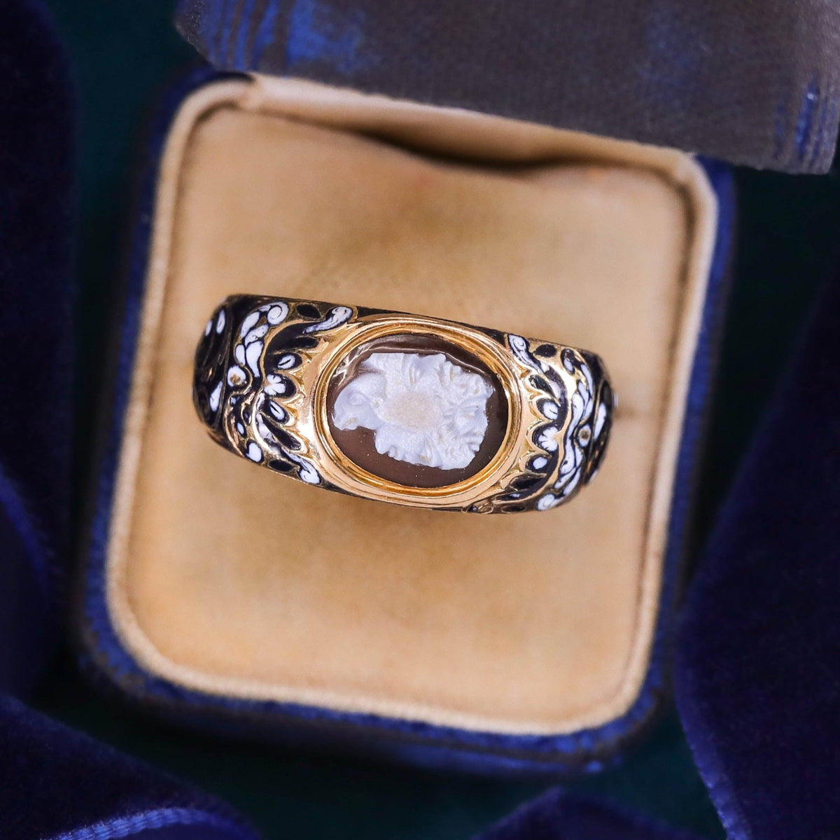 Antique Gryllos Cameo Ring of 18k Gold - Trademark Antiques