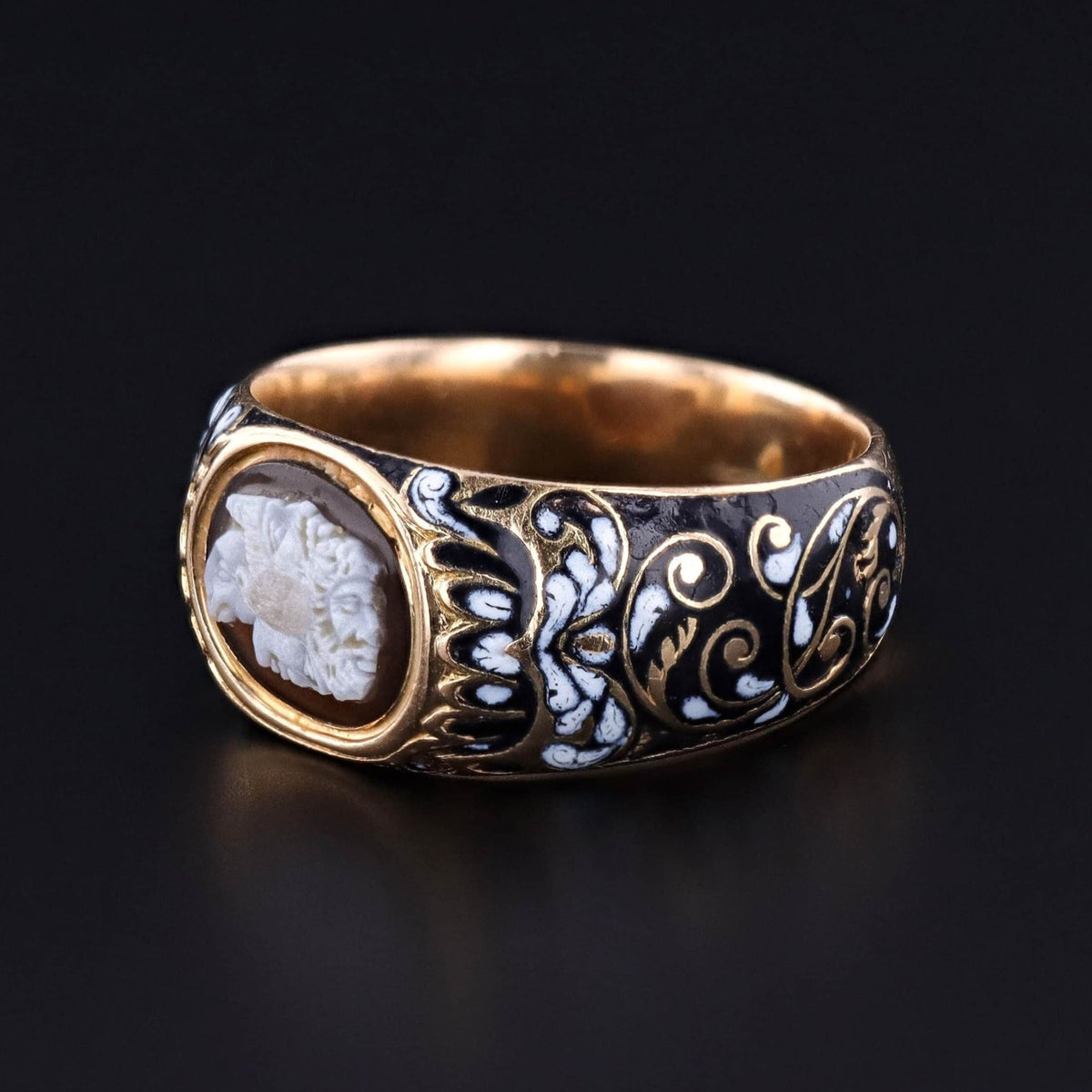 Antique Gryllos Cameo Ring of 18k Gold - Trademark Antiques