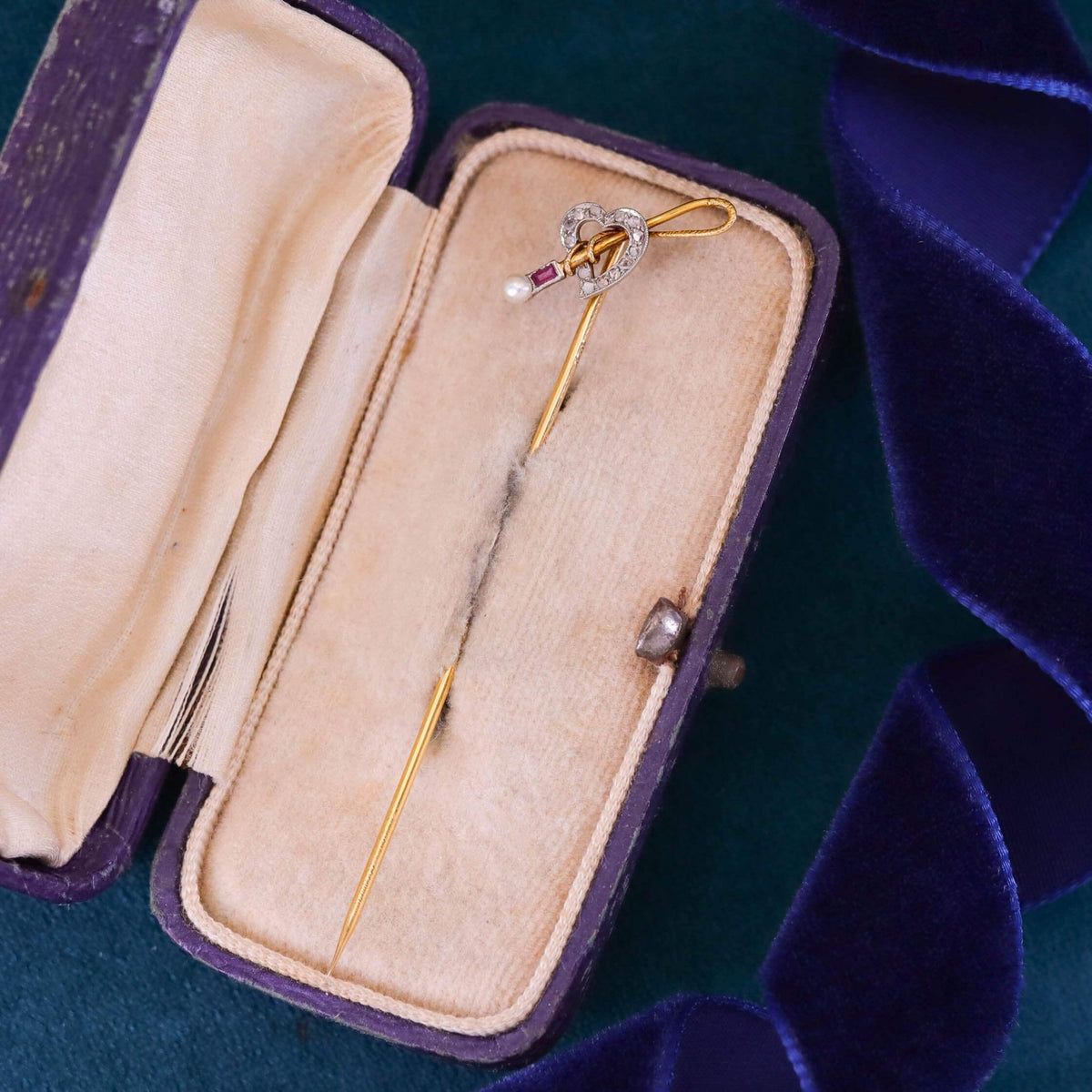 Antique Heart and Riding Crop Stickpin of 18k Gold - Trademark Antiques