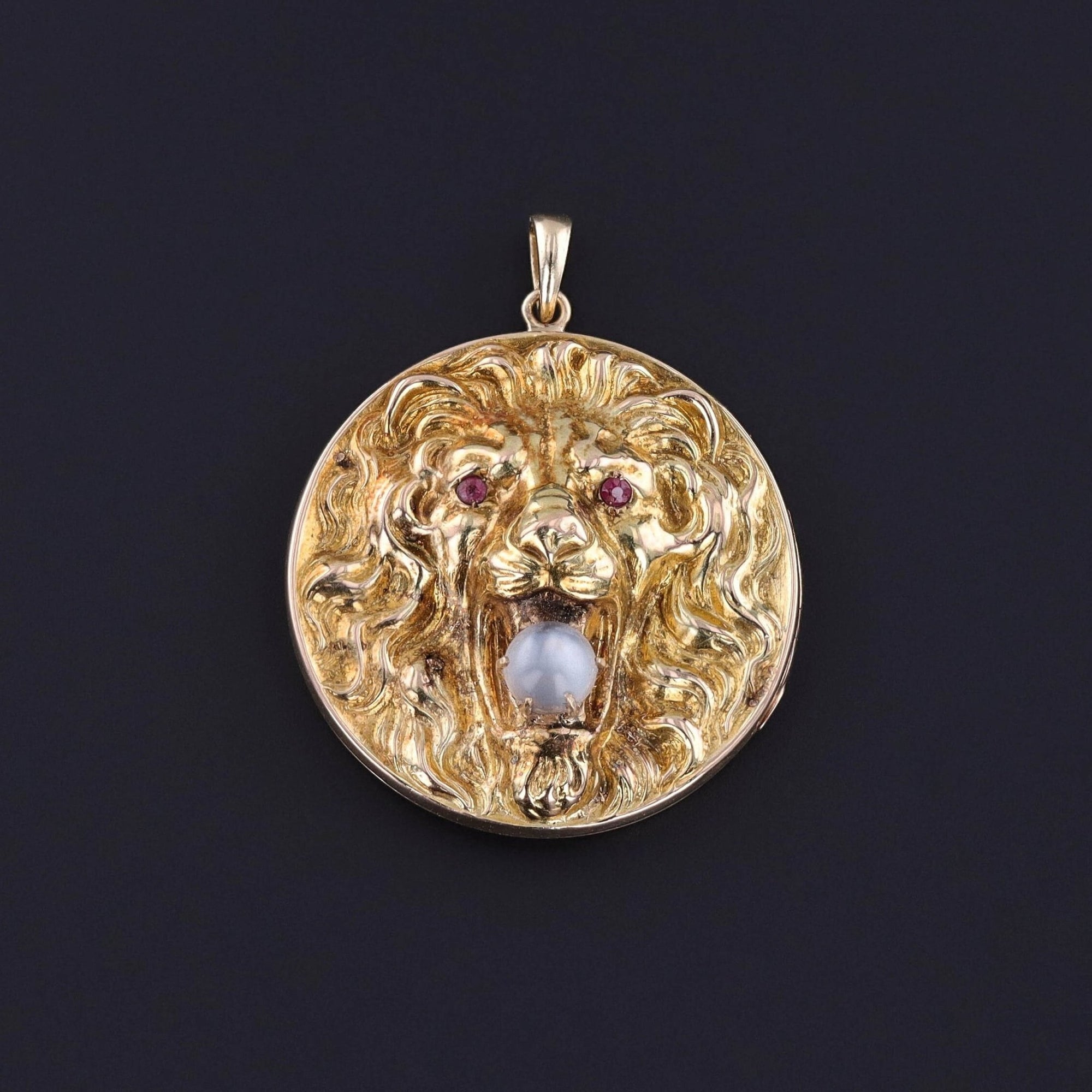 Antique Lion Locket of 10k Gold - Trademark Antiques