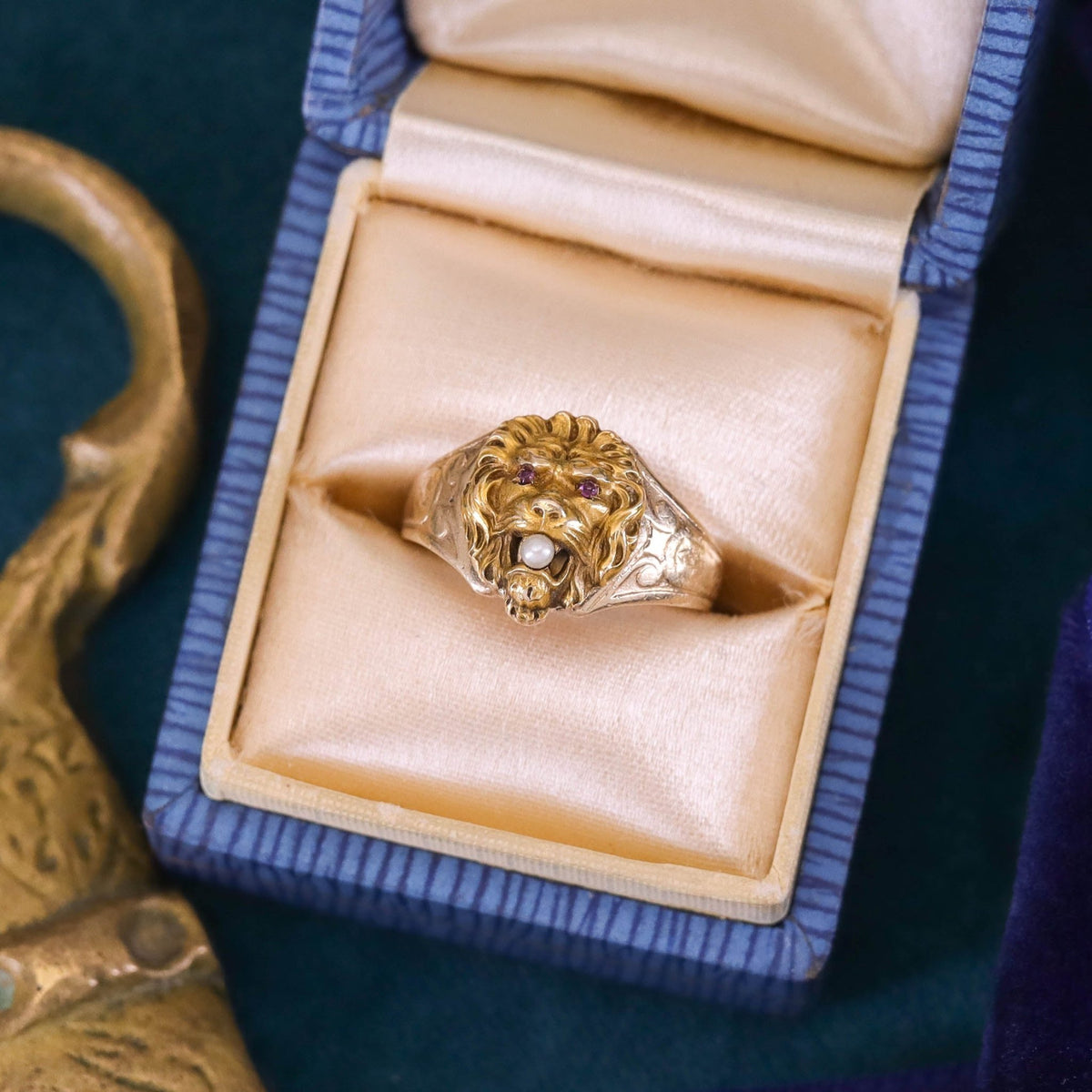 Antique Lion Ring of 14k Gold - Trademark Antiques