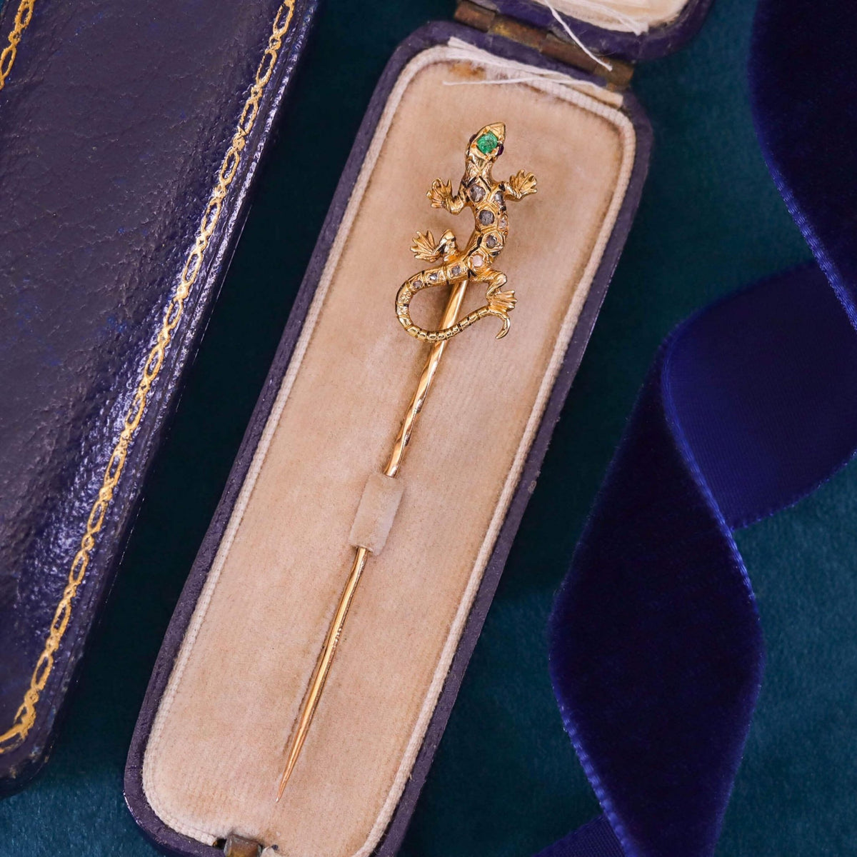 Antique Lizard Stickpin of 18k Gold - Trademark Antiques