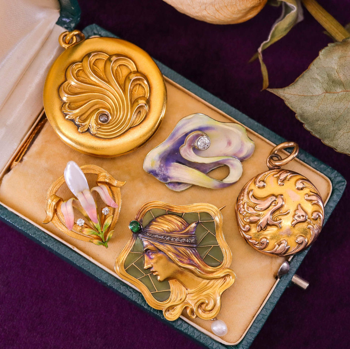 Antique Locket of 10k Gold - Trademark Antiques