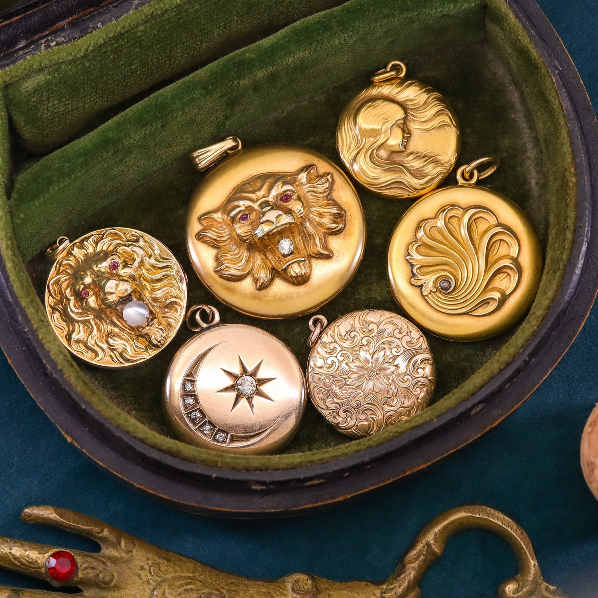 Antique Locket of 10k Gold - Trademark Antiques