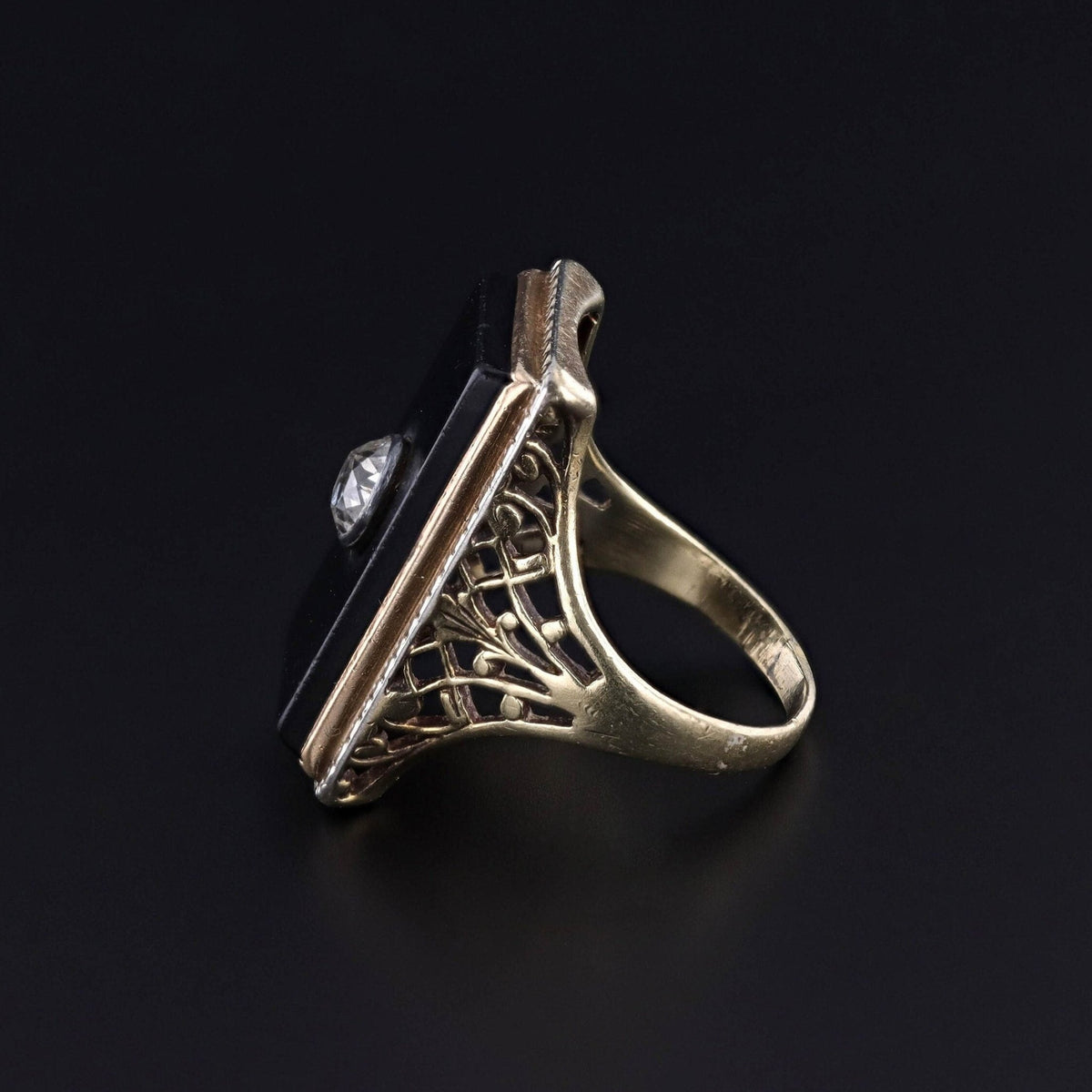 Antique Onyx Filigree Ring of 14k Gold - Trademark Antiques