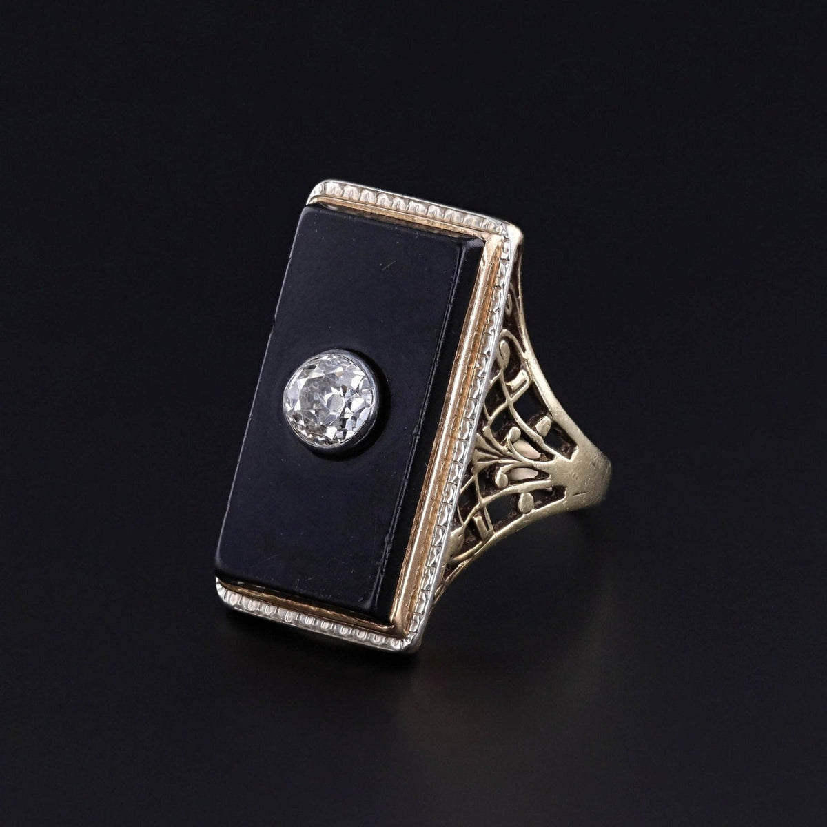 Antique Onyx Filigree Ring of 14k Gold - Trademark Antiques